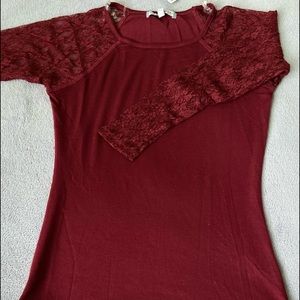 Maroon t- shirt . With short sleeve,